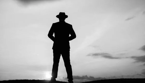 Silhouette of man in hat standing on sunrise sky, loneliness — Stock Photo, Image