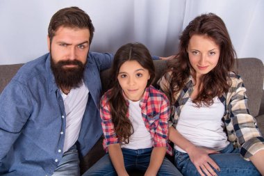 Anne baba ve kızı aşk birlikte rahatlayın. Evlat edinme ve sadaka. Aile günü. dostluk.