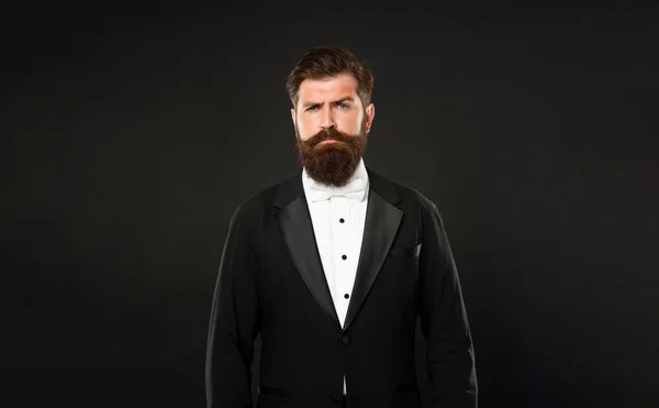 Serious man in tuxedo bow tie looking forward. gentleman in formalwear on black background. — Stok fotoğraf