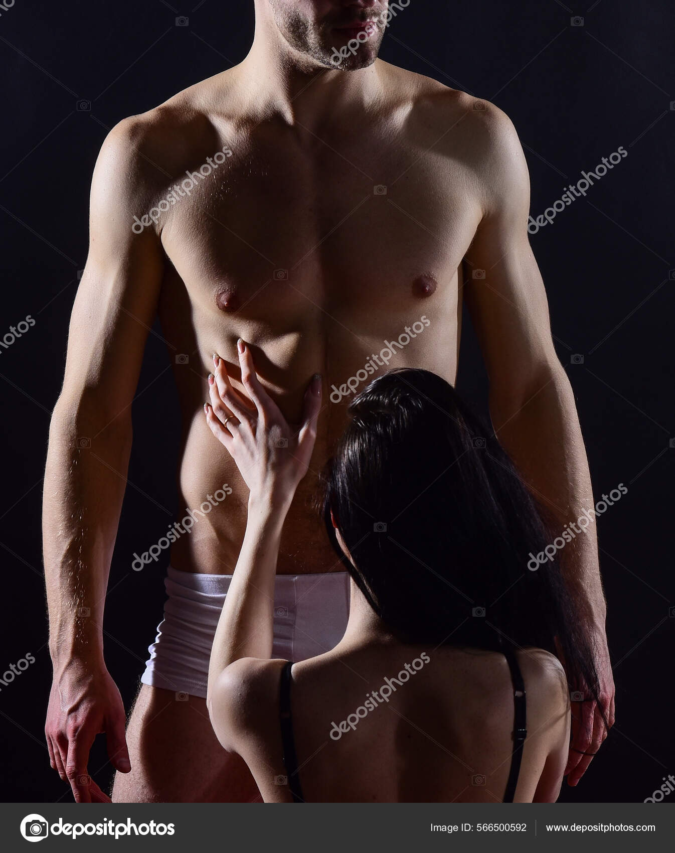 Aşık vücutların birleşimiErotik oyunlar yataktaZirve anı ve korunma