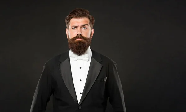 Serious man in tuxedo bow tie. man in formalwear on black background. copy space. — Stock Photo, Image