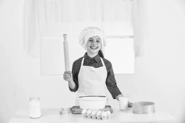 Girl baker with rolling pin, kitchen — Fotografia de Stock