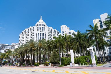 Miami Beach, Florida ABD - 14 Nisan 2021: Collins Bulvarı, Miami