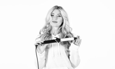 Hak ettiğin hizmet. Genç bir kadın için stilist kıvırma. Saç stili kıvırcık. Uzun sarı saçlı, kıvırcık saçlı kız. Kadınların güzel kıvırcık saçları. Kıvırcık saçlı. Kıvırcık saçlı. Saç maşası kullanılıyor