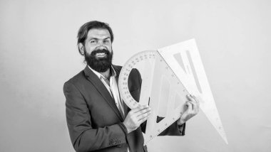 Mutlu matematik öğretmeni açıölçer ve üçgen aracı, okul eğitimi kullanın