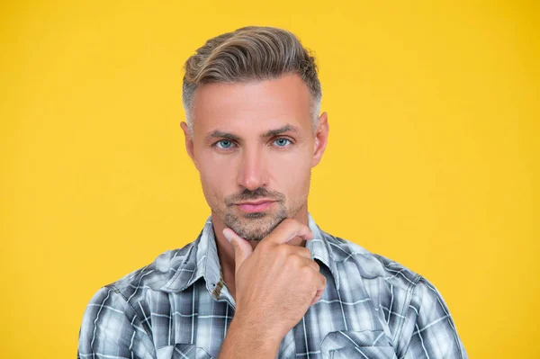 Mature man with grizzle hair and smooth skin on yellow background — Foto Stock