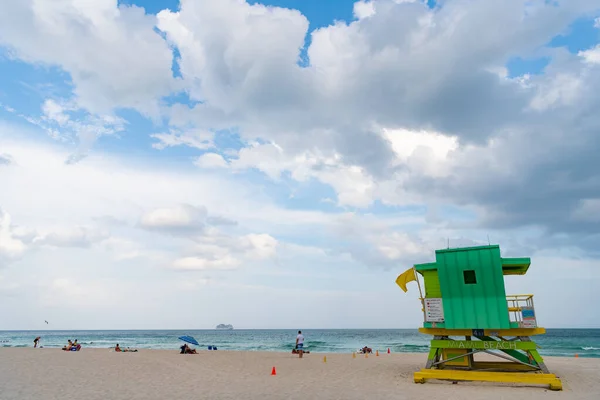 Miami Beach, Florida USA - April 19, 2021: green lifeguard tower on beach in miami, copy space. — 스톡 사진