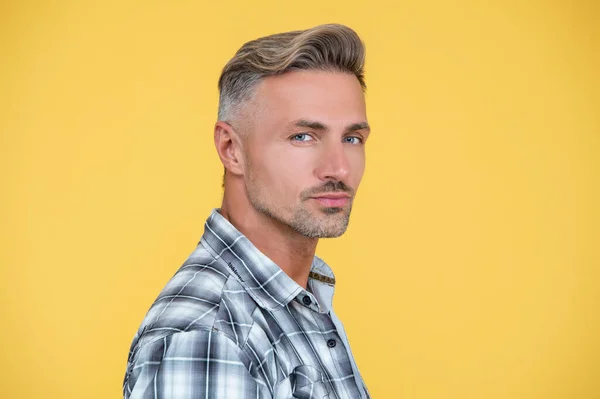Mature man with hoary hair on yellow background — Fotografia de Stock