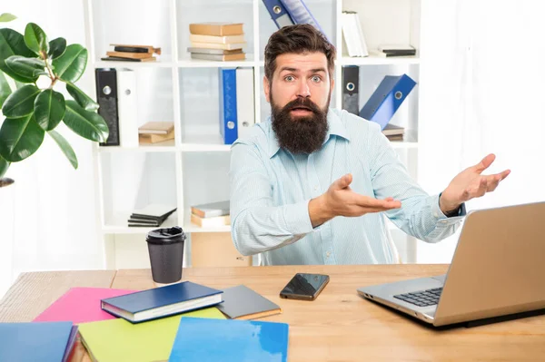 Indignant man complaining while working at work computer in office, indignation. — Stockfoto