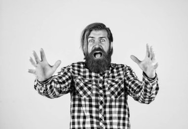 Kareli tişörtlü, modaya uygun saç stili, korkmuş beyaz, olgun hippi.