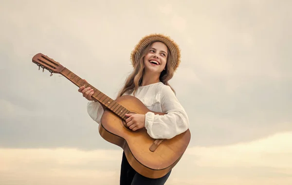 Stylish child girl playing guitar outdoor, vocal — Stock Photo, Image