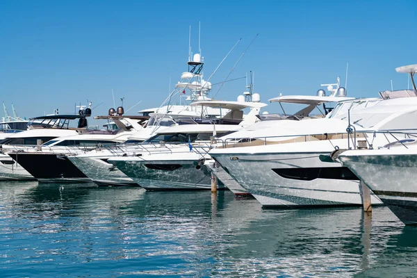 Havsreflekterande Solljus Lyx Motor Yacht Båtar South Beach Usa — Stockfoto