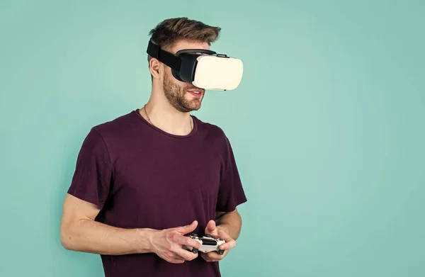 Uomo Giocare Videogiochi Occhiali Virtuali Innovazioni — Foto Stock