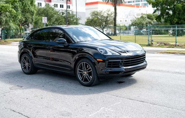 Miami Beach Floryda Usa Kwietnia 2021 Czarny Porsche Cayenne Widok — Zdjęcie stockowe