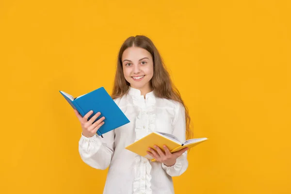 Terug Naar School Onderwijs Aan Kinderen Kennisdag Hou Notitieboekje Bij — Stockfoto