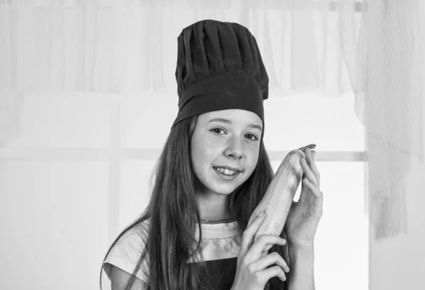 Utveckling Barndomen Liten Flicka Bakning Köket Kocken Lagar Mat Med — Stockfoto