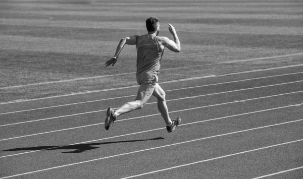 Αθλητικός Άνθρωπος Τρέχει Την Ηλιόλουστη Μέρα Ενεργητικός — Φωτογραφία Αρχείου