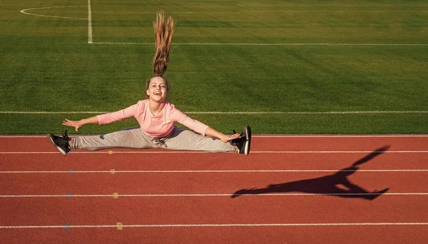 Happy Energetic Athletic Girl Perform Midair Split Jump Athletics Track — Stock Fotó