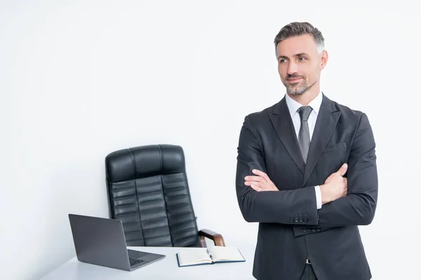 Maturo Uomo Affari Indossare Vestito Ufficio Capo Sfondo Bianco — Foto Stock