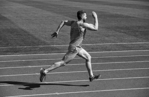 Homem Saudável Correndo Pista Corrida Sprinting Livre — Fotografia de Stock