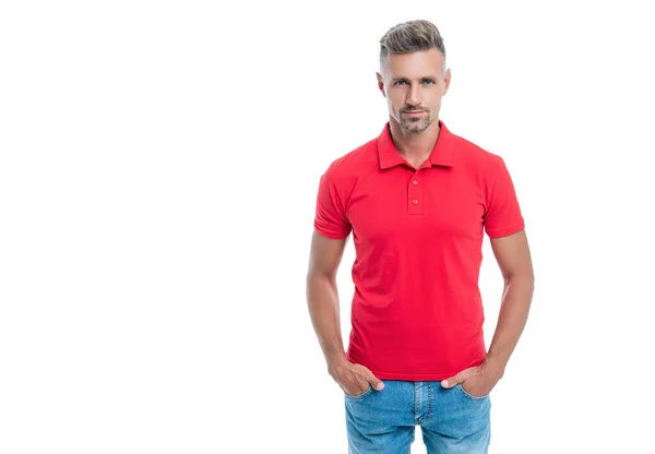 Man Med Grillat Hår Röd Skjorta Isolerad Vit Bakgrund — Stockfoto