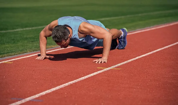 Sporterfolg Männliche Sportler Machen Morgengymnastik Liegestütztraining Sportler Beim Planken Freien — Stockfoto
