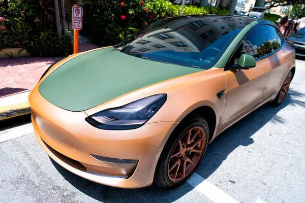 Miami Beach Florida Usa April 2021 Tesla Modell Orange Matt — Stockfoto