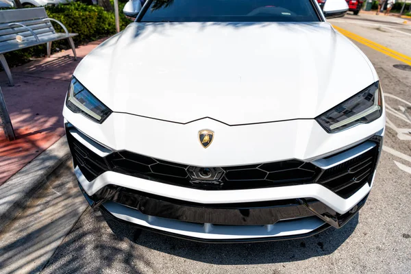 Miami Beach Floryda Usa Kwietnia 2021 Biały Lamborghini Urus Sedan — Zdjęcie stockowe