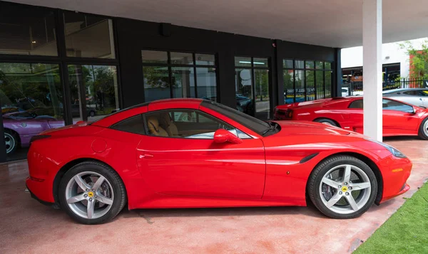 Miami Beach Florida Eua Abril 2021 Ferrari California Roadster Vermelho — Fotografia de Stock