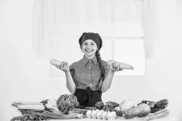 Qué Elegir Niño Divirtiéndose Con Verduras Cocina Niño Verduras Comida —  Fotos de Stock