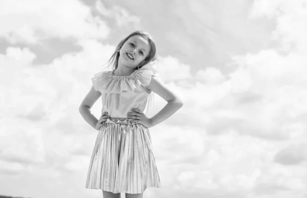 Веселый Солнечный Мода Красота Идеальная Прическа Летние Каникулы Улыбающийся Ребенок — стоковое фото