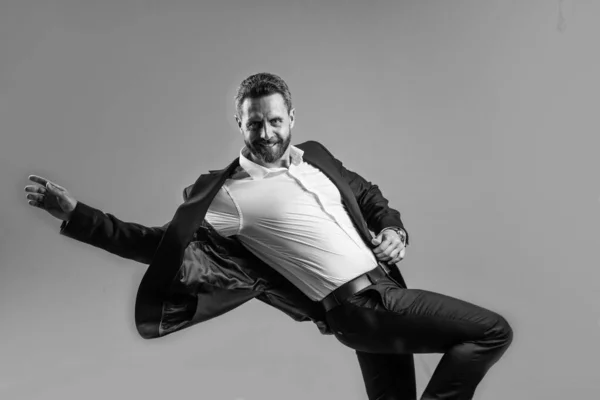 Homem Negócios Feliz Vestindo Jaqueta Formal Dançando Escritório Celebrando Festa — Fotografia de Stock
