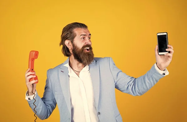 Buena Conexión Verdadero Caballero Con Pelo Arreglado Mantenga Teléfono Vintage — Foto de Stock