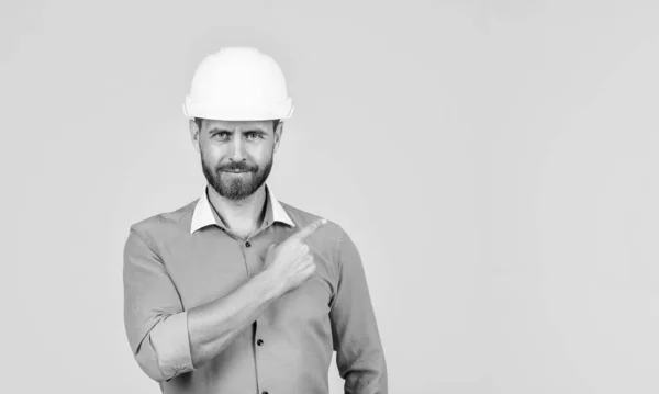 Zelfverzekerde Man Met Vinger Kopieerruimte Business Project Ingenieur Succesvolle Mannelijke — Stockfoto