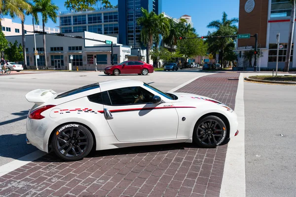 Miami Beach Florida Usa 2021 White Nissan Nismo Side View — 스톡 사진