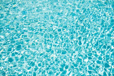 Miami yüzme havuzu arka planında dalgalanmalar var.