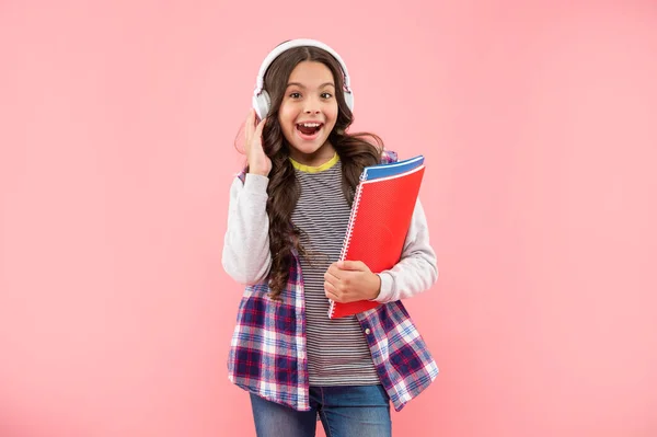 Vuelta Escuela Chica Adolescente Sorprendida Los Auriculares Escuchar Música Accesorio — Foto de Stock