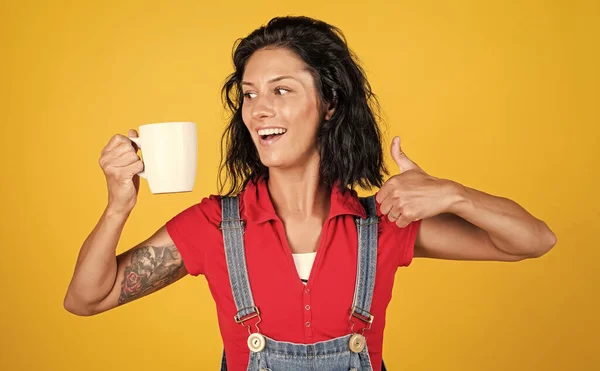 Der Beste Geschmack Aller Zeiten Fröhliche Frau Trinkt Kaffee Mädchen — Stockfoto