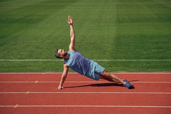 Atletische Gespierde Man Opwarmen Voor Training Yoga — Stockfoto