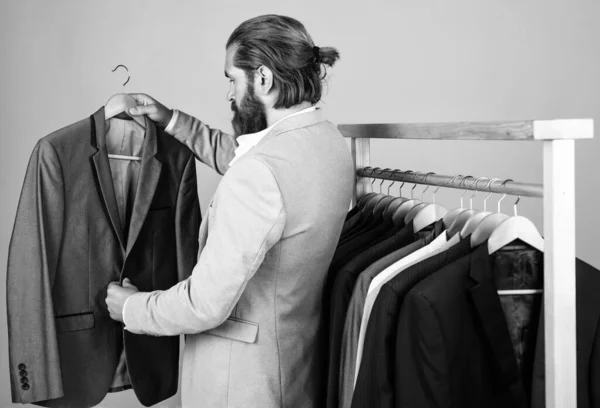 Atelier Oder Kleiderschrank Wahrer Herr Mit Gepflegten Haaren Männliche Schönheit — Stockfoto