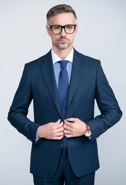 Charismatischer Reifer Mann Formellen Anzug Trägt Brille — Stockfoto