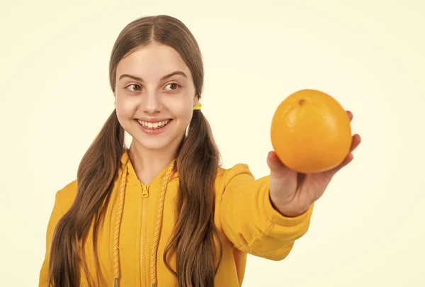 Ευτυχισμένη Έφηβη Πορτοκάλια Εσπεριδοειδή Βιταμίνη Και Δίαιτα Παιδί Τρώει Υγιεινά — Φωτογραφία Αρχείου