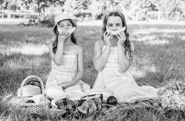 Esta Banana Quer Que Sejas Feliz Crianças Felizes Divertem Com — Fotografia de Stock