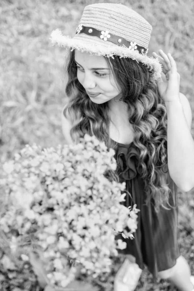 Happy Girl Wearing Straw Hat Harvesting Flowering Herbs Field — Stock Photo, Image