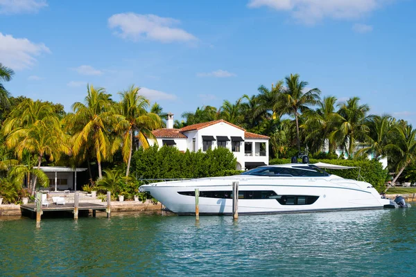 Luxus Privatboot Der Bucht Von Miami Mit Palmen — Stockfoto