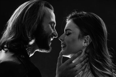 Kadına ve erkeğe aşık mutlu çift, mutluluk..