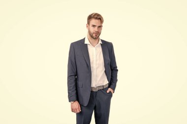 Kendine güvenen bir iş adamı. Formalite icabı yönetim kurulu başkanı. İş başarısı. Takım elbiseli başarılı bir adam. Profesyonel girişimci menajeri. Erkek resmi moda. Kol saati olan patron..