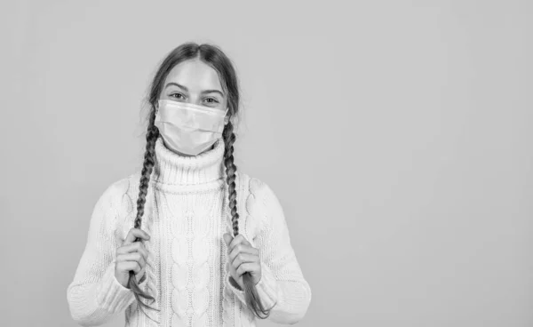 Καλή Διάθεση Ασθενή Παιδί Που Φοράει Μάσκα Αναπνοής Προστατευτικά Στοιχεία — Φωτογραφία Αρχείου