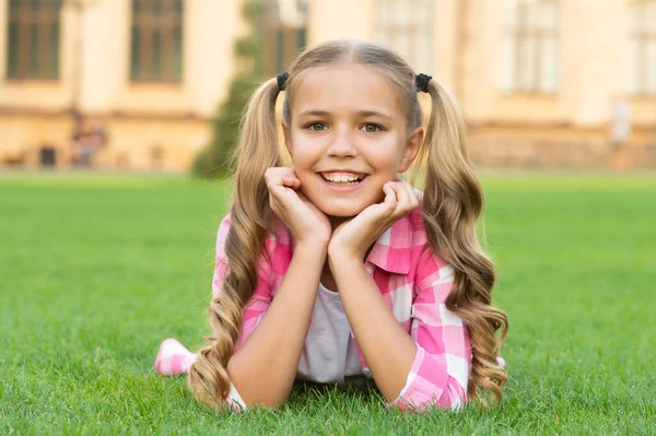 Glad Teen Child Portrait Relax Green Grass Outdoor — Stockfoto