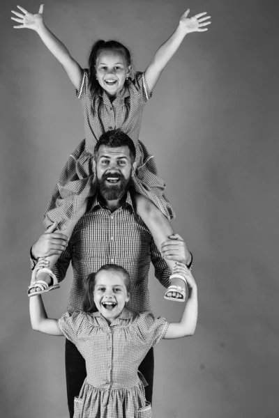 Padre Hijos Con Disfrutar Día Casa Celebrando Fiestas Juntos Amor — Foto de Stock